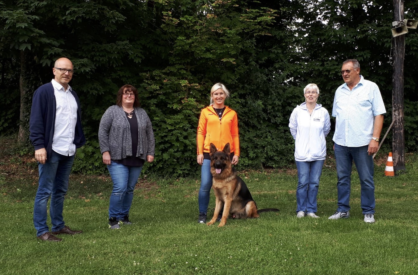 Heute habe ich in Mayen einen Vize-Weltmeister getroffen: Ascha aus Bayern, der Schäferhund im Foto oben. Der SV-OG Mayen Eifelland e.V. hatte an diesem Wochenende eine sogenannte Körung organisiert, bei der Schäferhunde […]